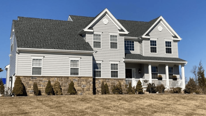 Timberbay Shakes | House exterior, Shingle siding house, Vinyl shake siding